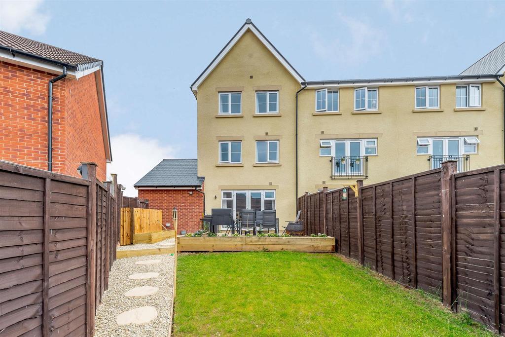 Walker Road, Brockworth, Gloucester 4 bed end of terrace house £310,000