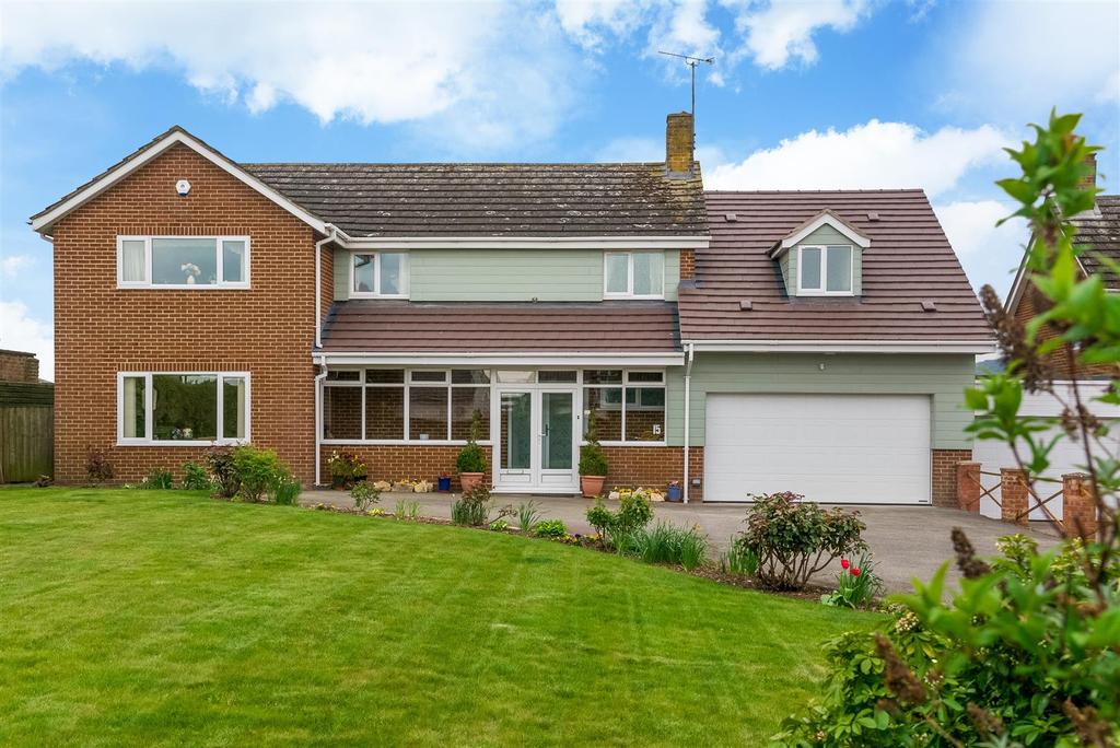 Pensham Hill, Pershore, Worcestershire 4 bed detached house £775,000