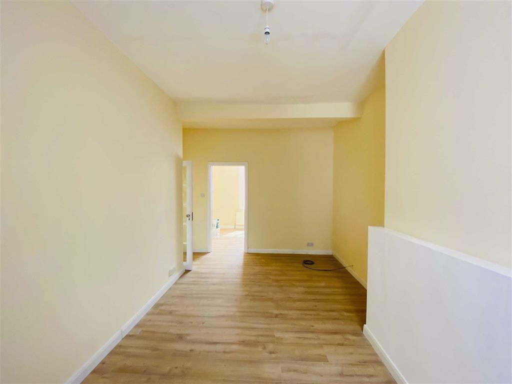 Lower Road, Harrow, Middlesex 4 bed terraced house £2,400 pcm (£554 pw)