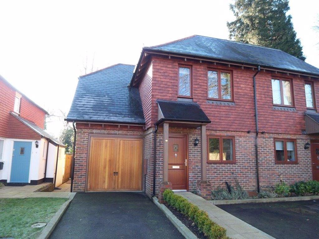 Clenches Farm Road, Sevenoaks TN13 2NT 3 bed semidetached house £