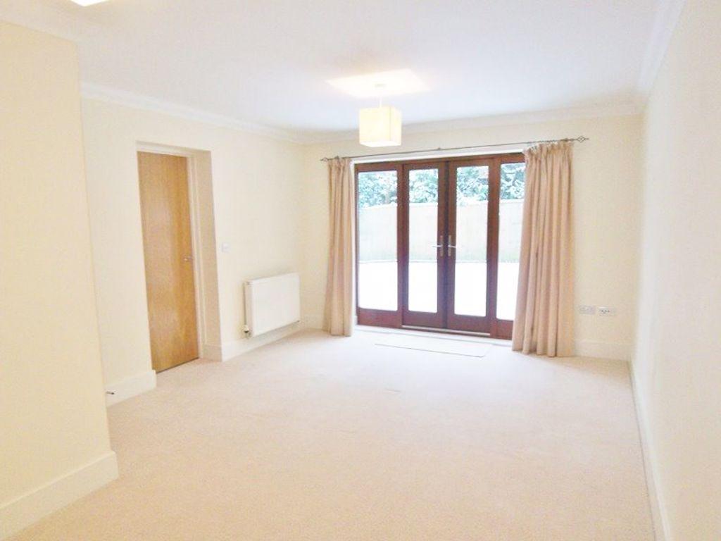 Clenches Farm Road, Sevenoaks TN13 2NT 3 bed semidetached house £