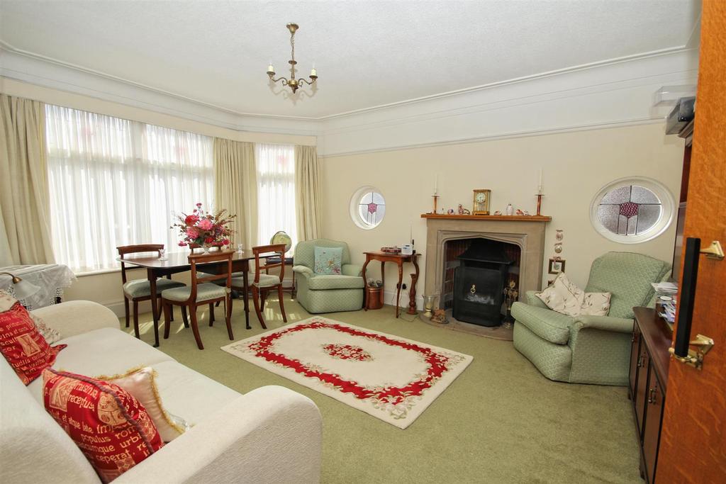 Elms Drive, Kirk Ella, Hull 3 bed semidetached house £335,000