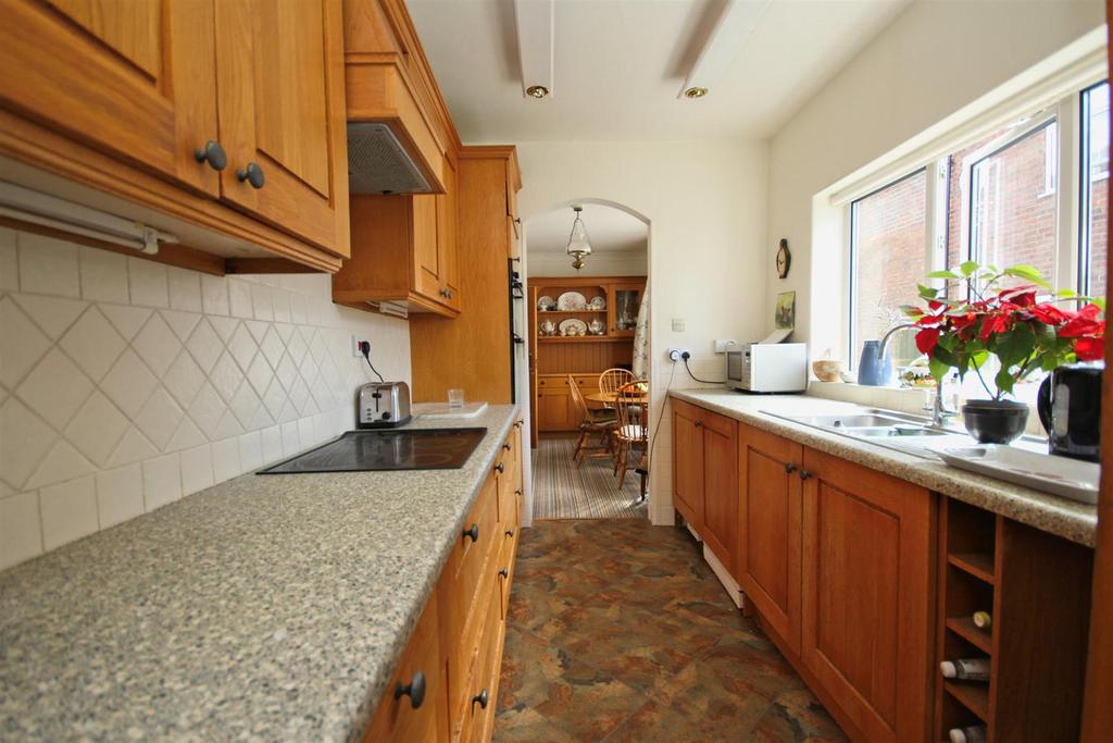 Elms Drive, Kirk Ella, Hull 3 bed semidetached house £335,000