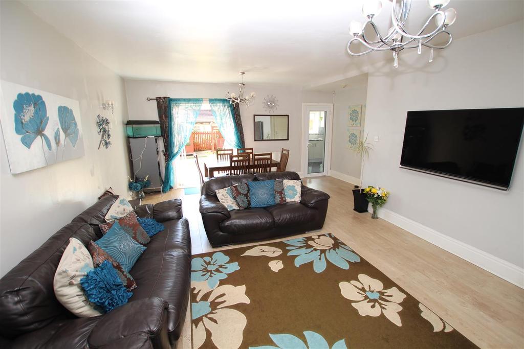 Ashbourne Crescent, Bolton, BD2, Bradford 6 bed semidetached house £245,000