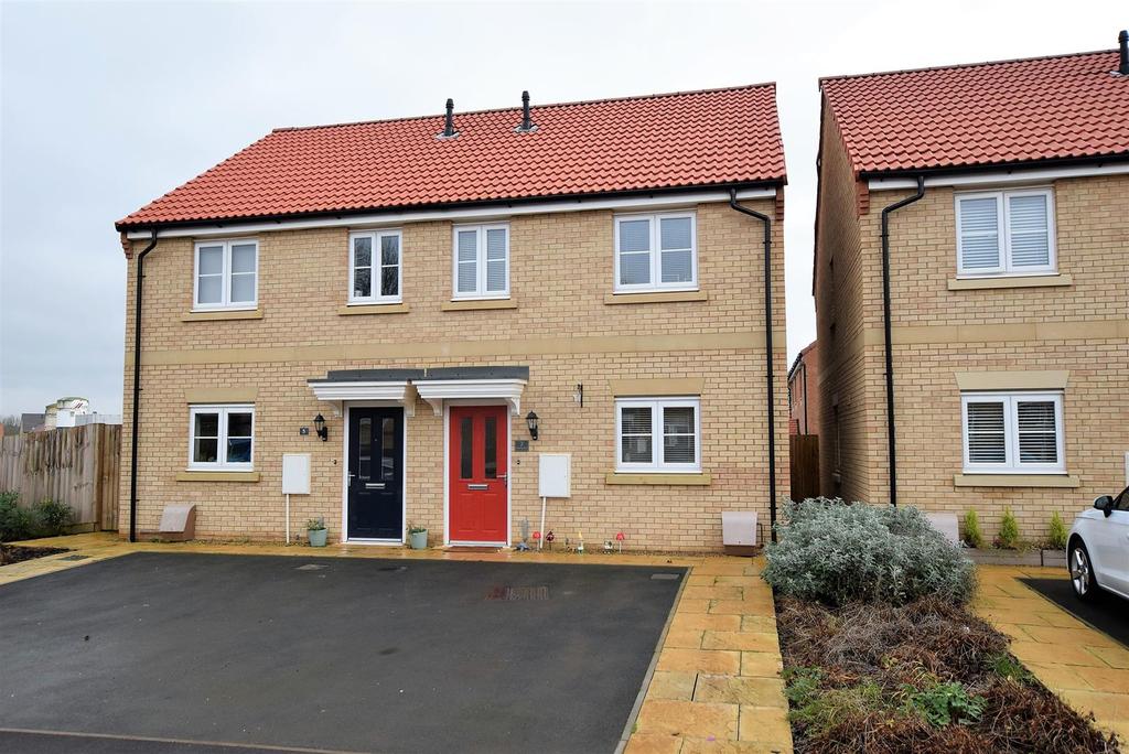 Hetterley Drive, Barleythorpe 3 bed semidetached house £795 pcm (£