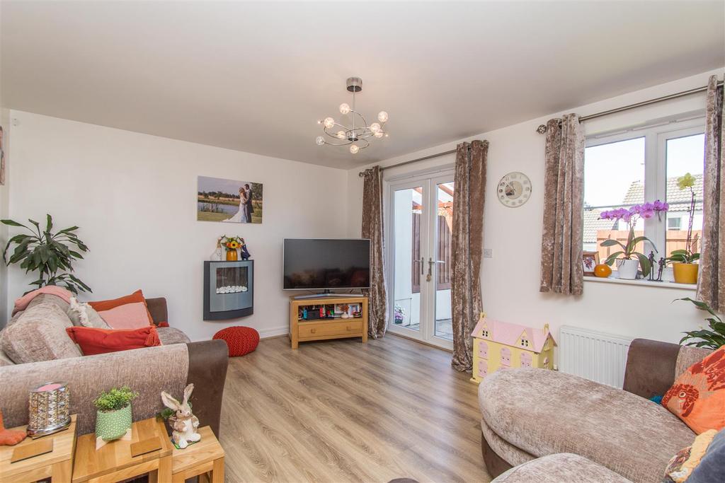 Saxon Close, Crediton 3 bed property £240,000