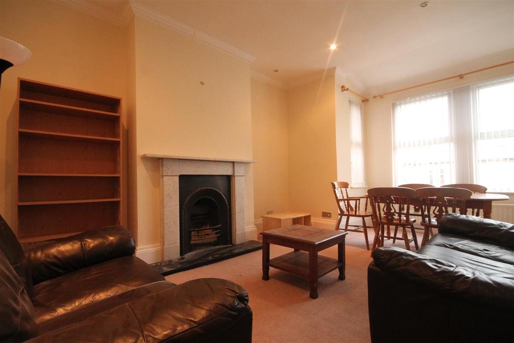 Regent Road, South Gosforth 2 bed apartment £800 pcm (£185 pw)
