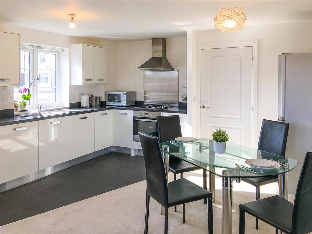 King Oswald Drive, BlaydonOnTyne 3 bed end of terrace house £950