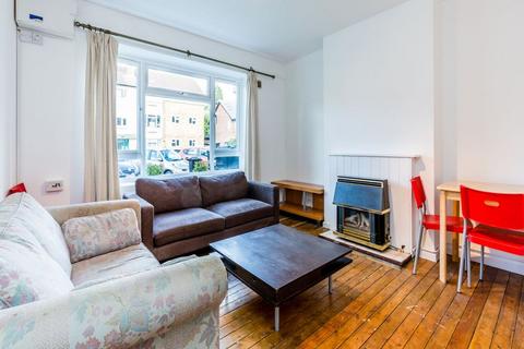 3 bedroom flat to rent, N8