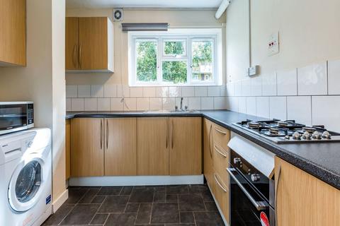 3 bedroom flat to rent, N8