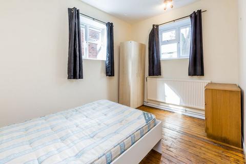 3 bedroom flat to rent, N8