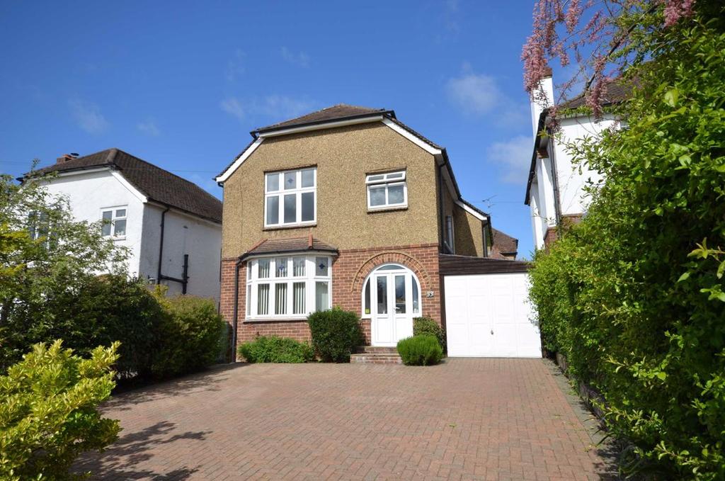 West Avenue, Farnham 4 bed detached house £625,000