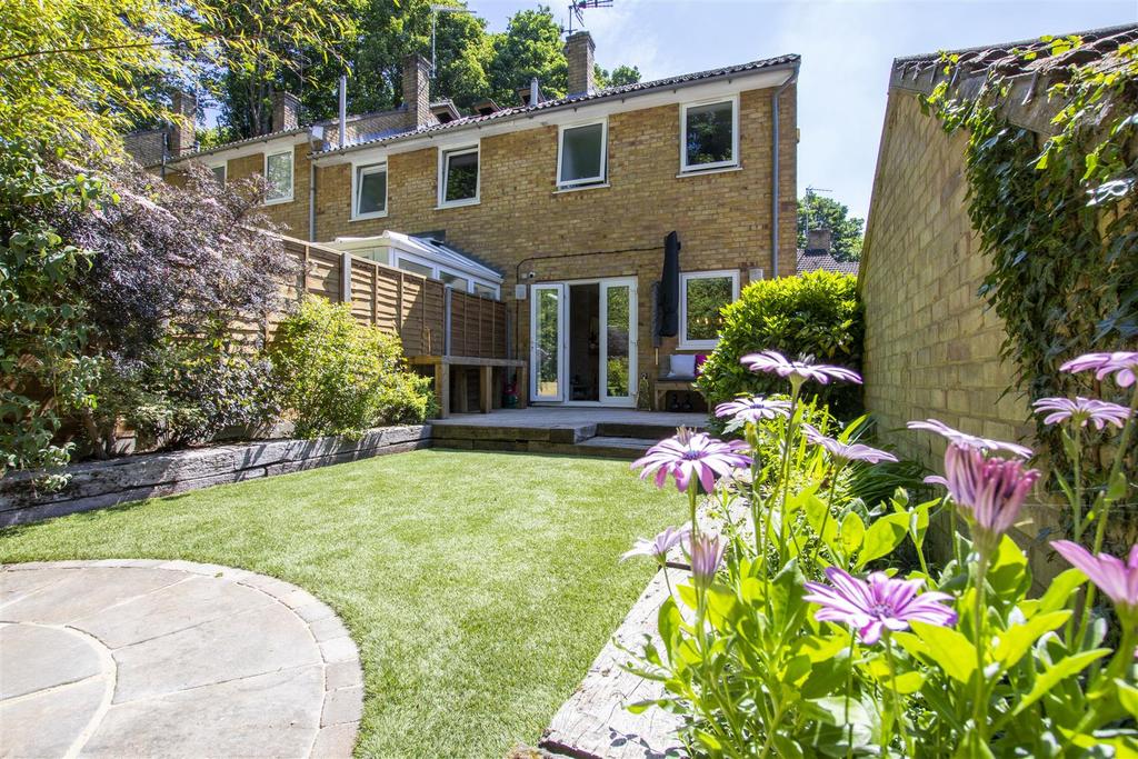 Archers Close, Hertford 3 bed end of terrace house £475,000