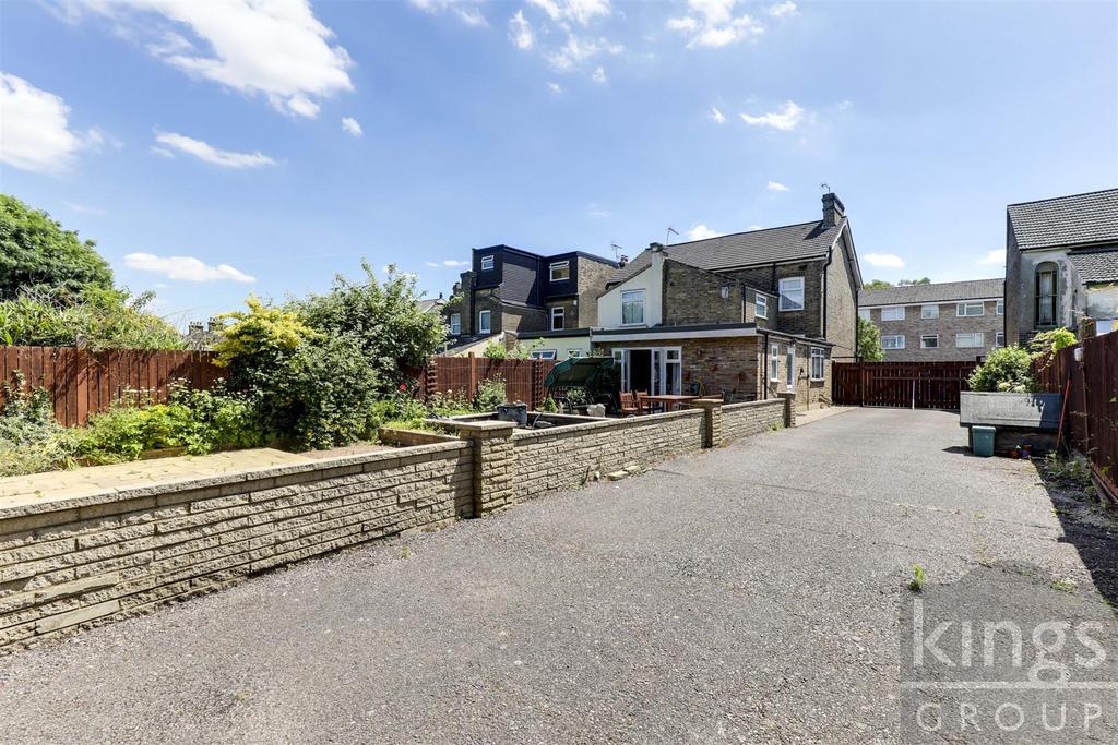 Totteridge Road, Enfield 3 bed semidetached house £600,000