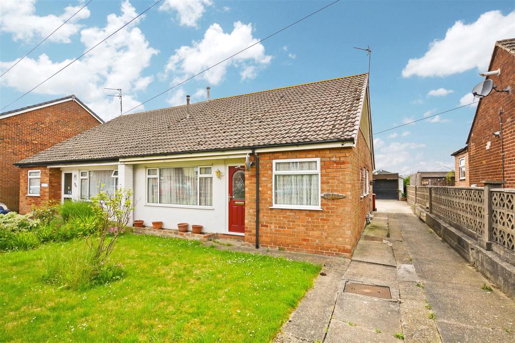 Northlands Road, Winterton, Scunthorpe 3 bed semidetached bungalow £