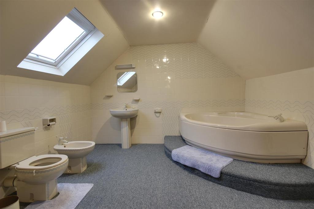 En-Suite Bathroom
