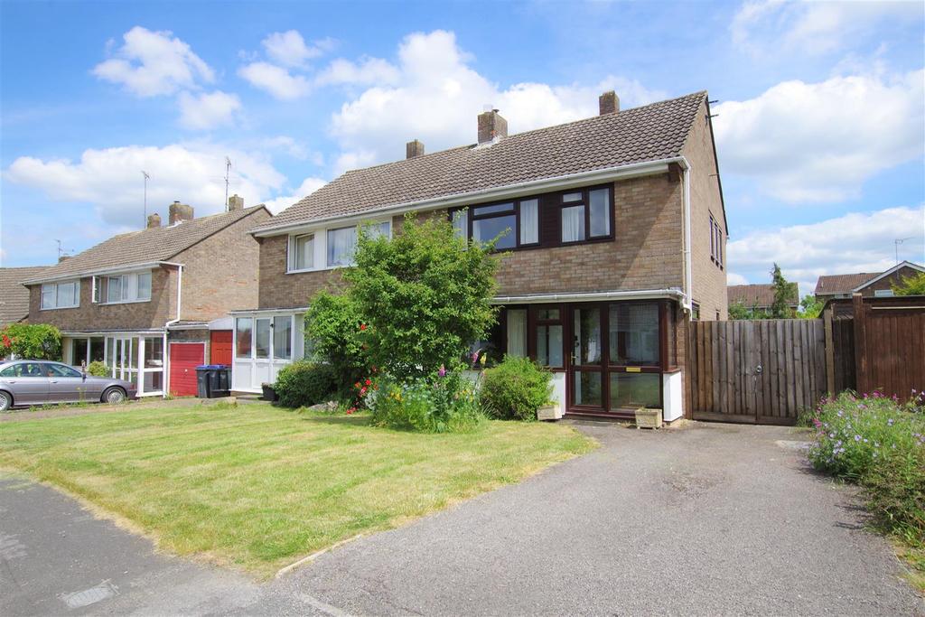 Noredown Way, Royal Wootton Bassett 3 bed semidetached house £300,000