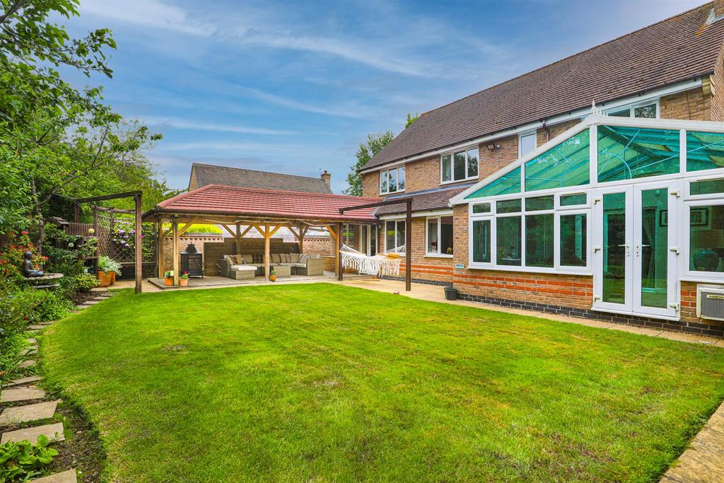 The Avenue, Stretton Hall, Oadby 5 bed detached house £800,000