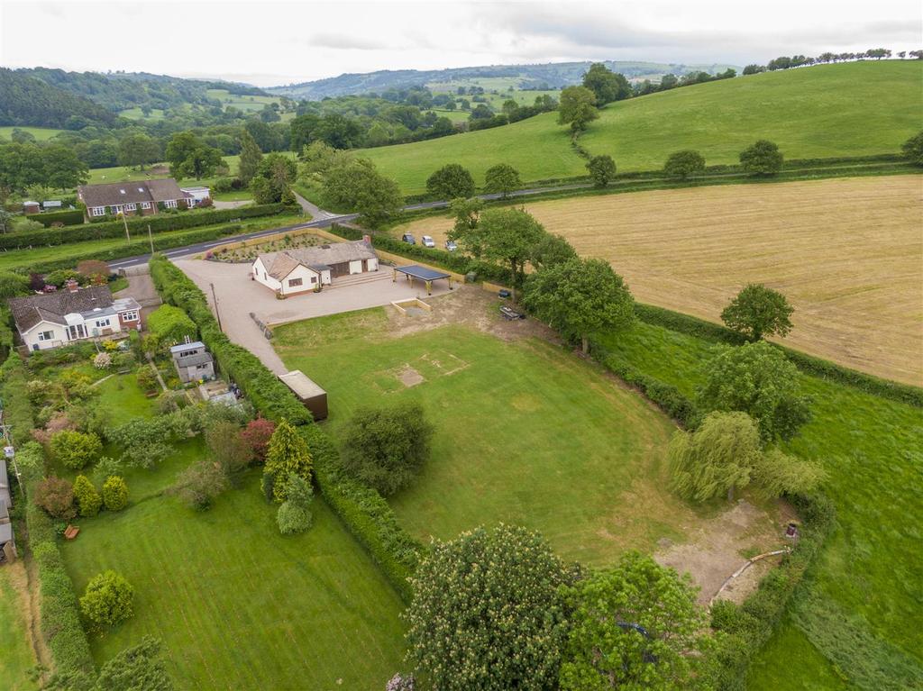 Llangyniew, Welshpool 4 bed detached bungalow £460,000