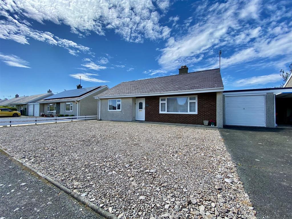 Lon Ceredigion, Pwllheli 2 bed semidetached bungalow £650 pcm (£150 pw)