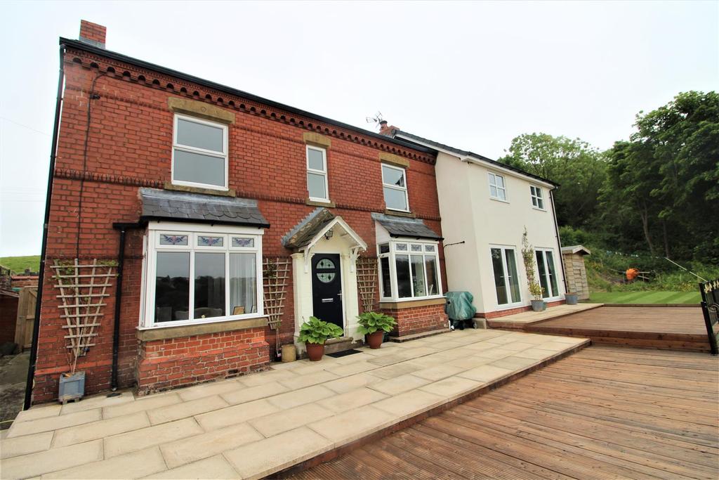 Clayton Road, Pentre Broughton, Wrexham 3 bed detached house £325,000