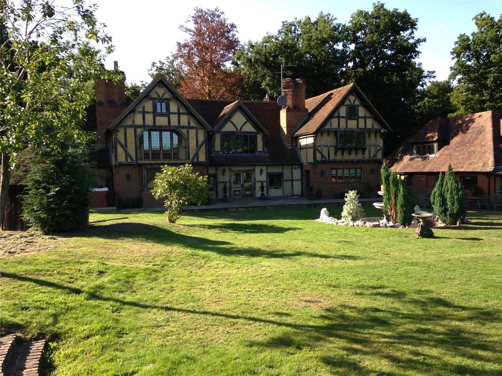 Fernhill Road, Blackwater, Camberley, Surrey, GU17 8 bed character