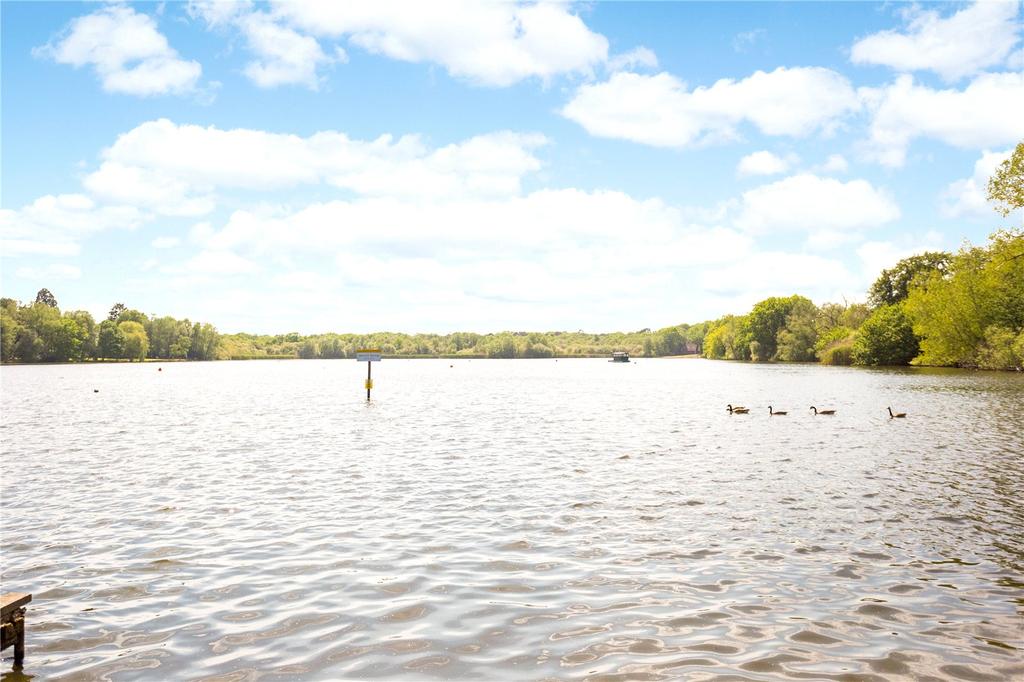 Hedgecourt Lake