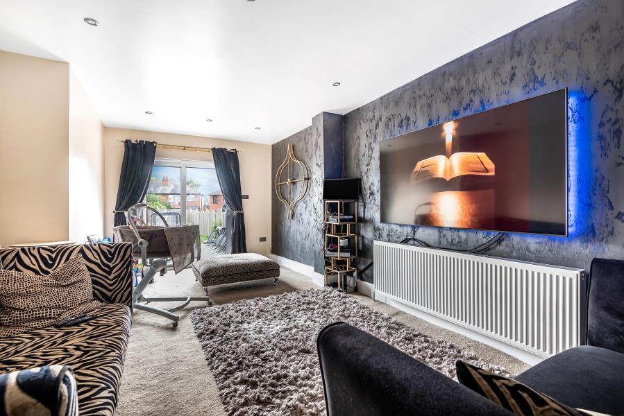 HETTON ROAD, LEEDS, WEST YORKSHIRE, LS8 2RT 3 bed semidetached house