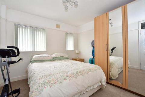 15 Exeter Road, Gravesend, DA12 5QX