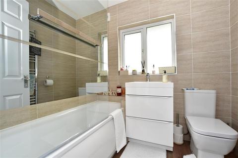 15 Exeter Road, Gravesend, DA12 5QX