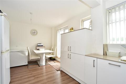 15 Exeter Road, Gravesend, DA12 5QX