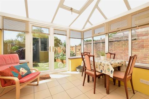 5 Coombe Close, Billingshurst, RH14 9NU