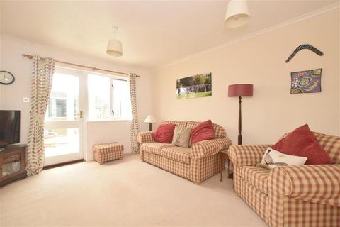 5 Coombe Close, Billingshurst, RH14 9NU