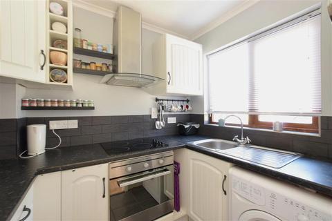 5 Coombe Close, Billingshurst, RH14 9NU