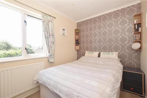 5 Coombe Close, Billingshurst, RH14 9NU