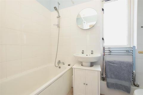 5 Coombe Close, Billingshurst, RH14 9NU