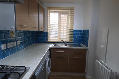 2 bedroom terraced house to rent, Beeston Court, Laindon, SS15