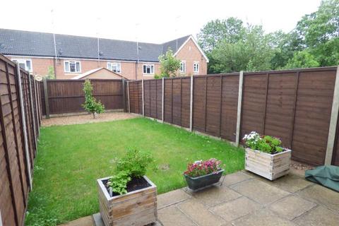 2 bedroom terraced house to rent, Beeston Court, Laindon, SS15