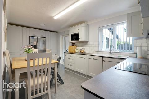 10 Andrew Goodall Close, Dereham, NR19 1SR