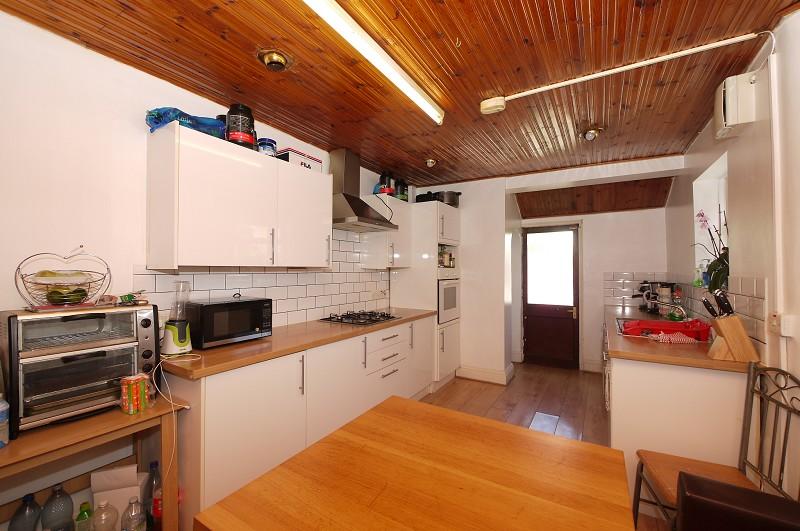 Henderson Road, Forest Gate, London. E7 4 bed terraced house £1,850