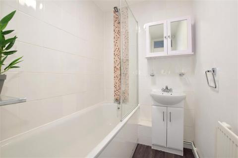 72 Foxcombe, New Addington, Croydon, CR0 9EZ
