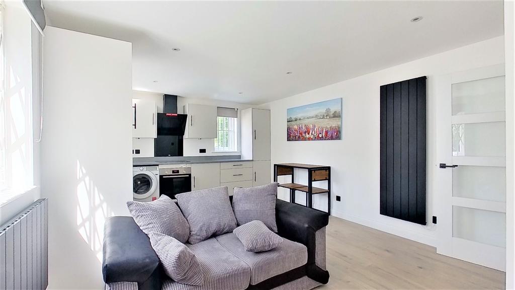 11 John Maurice Close, London SE17 1 bed flat £1,450 pcm (£335 pw)