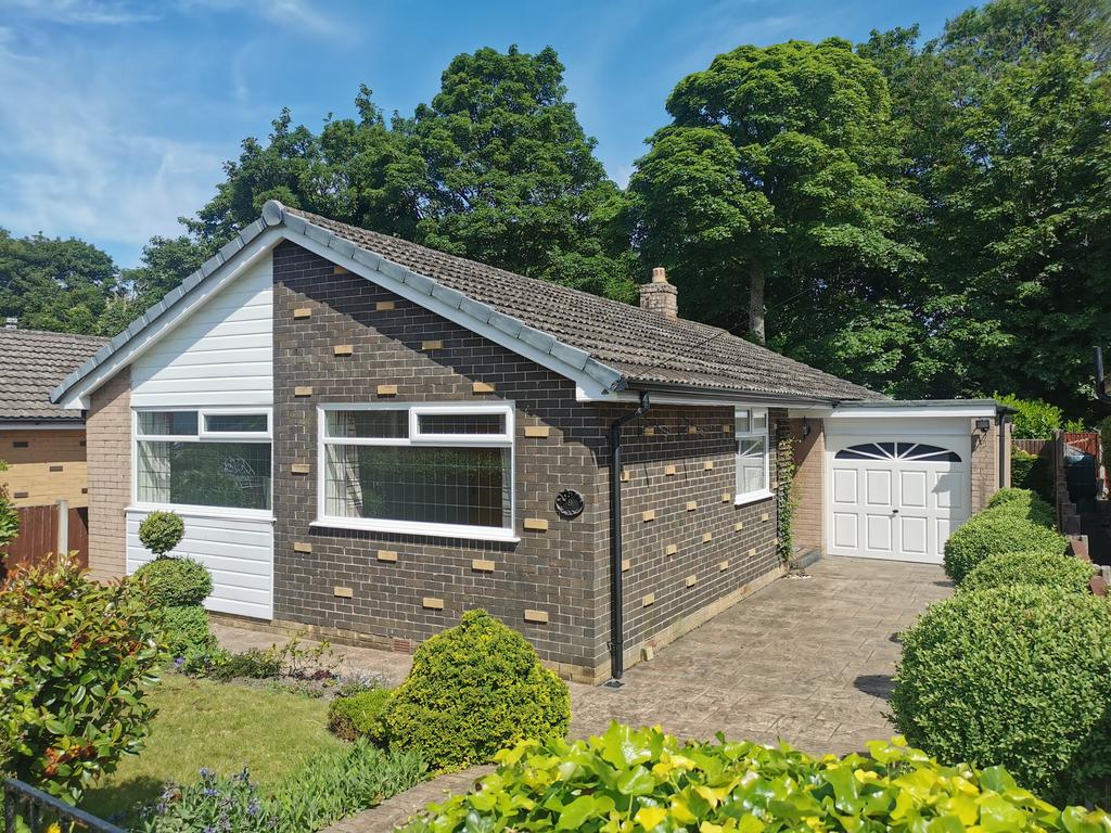 PINEWOOD CRESCENT, LEYLAND PR25 3 bed detached bungalow £250,000