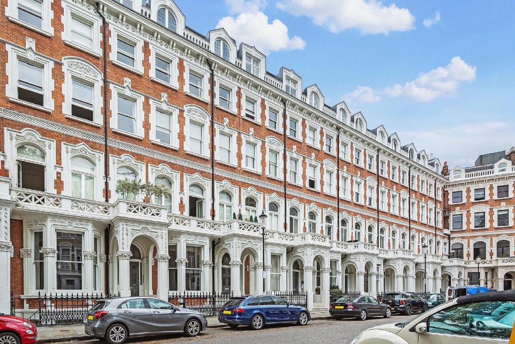 Emperors Gate, South Kensington 3 bed flat - £1,699,950