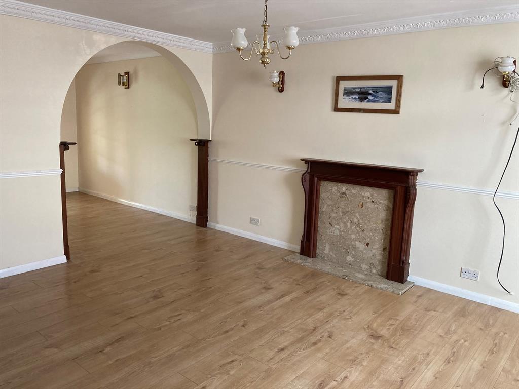 Mildmay Road, Romford, RM7 7DA 3 bed terraced house £1,595 pcm (£368 pw)