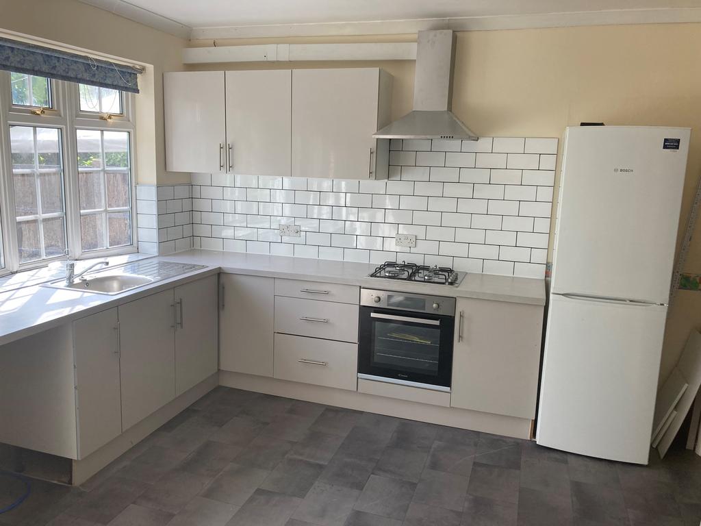 Mildmay Road, Romford, RM7 7DA 3 bed terraced house £1,595 pcm (£368 pw)