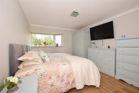 13 Yarm Close, Leatherhead, KT22 8NZ