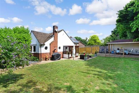 13 Yarm Close, Leatherhead, KT22 8NZ