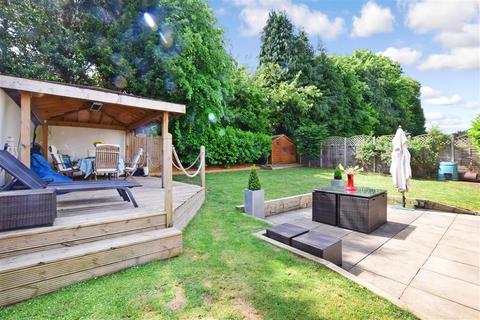 13 Yarm Close, Leatherhead, KT22 8NZ