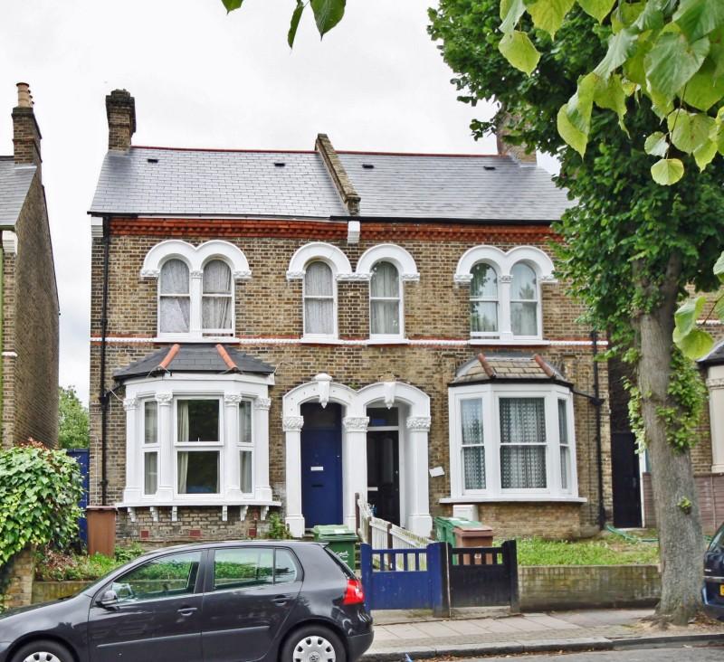 Barry Road, East Dulwich, SE22 2 bed flat £575,000